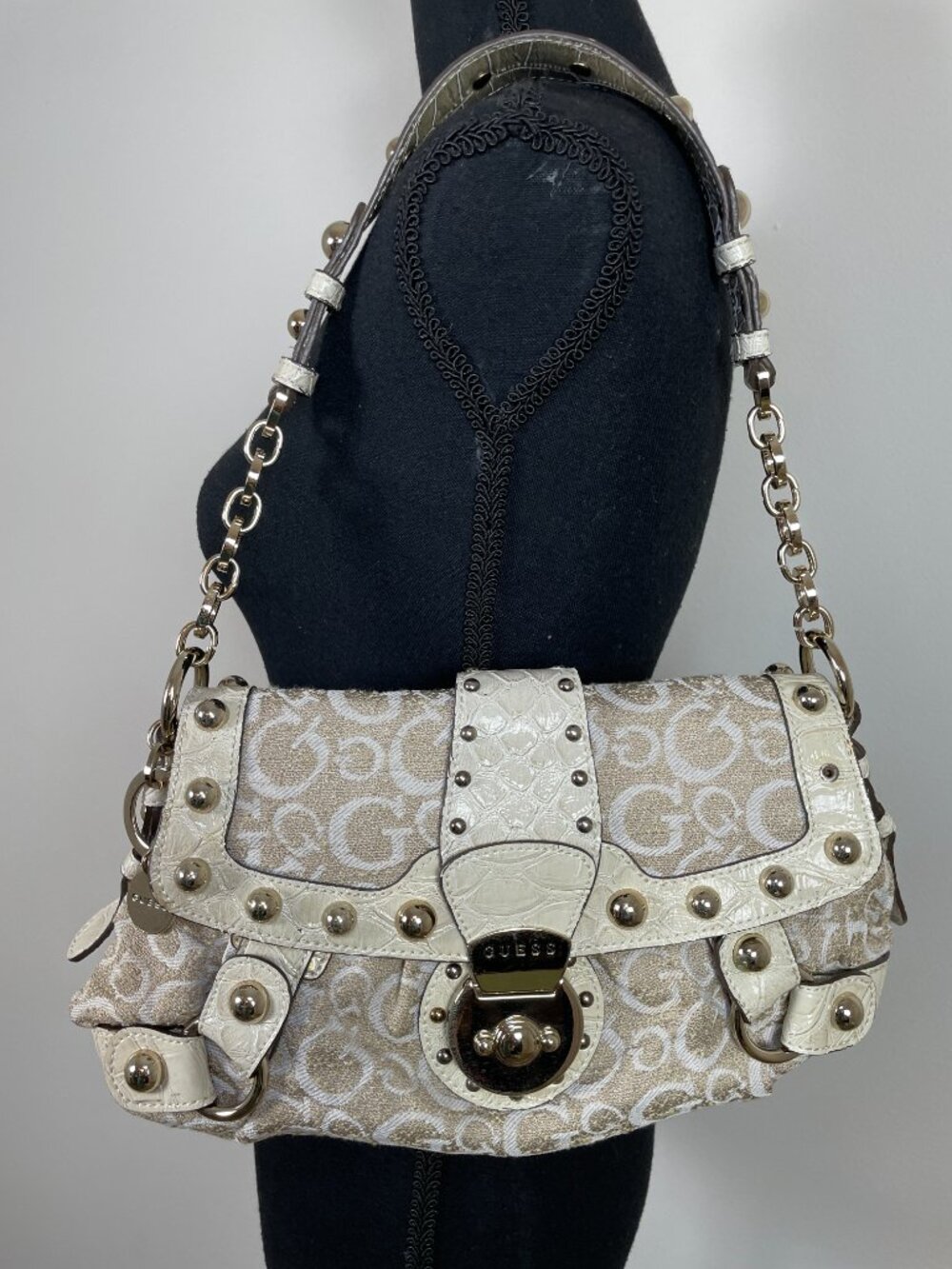 GUESS Vintage Y2K cream monogram shoulder bag